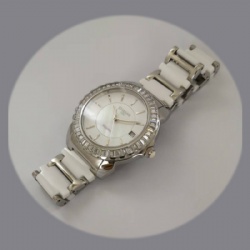 Lady's watch Pearl dial Butterfly button With diamond